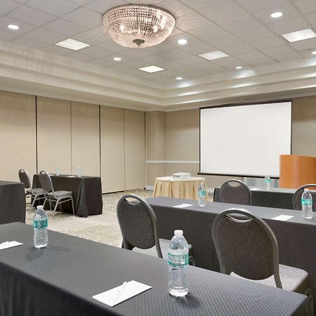 Embassy Suites Newark - Wilmington/South Dış mekan fotoğraf