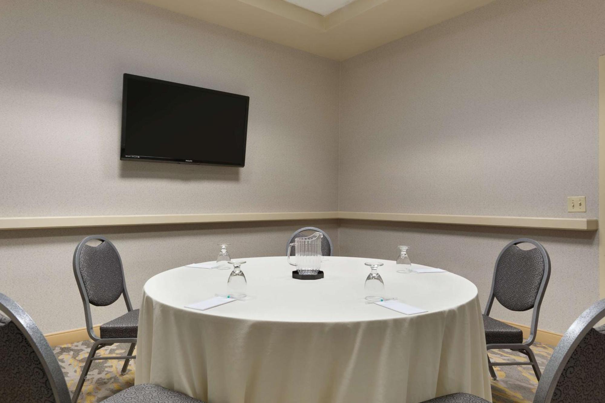 Embassy Suites Newark - Wilmington/South Dış mekan fotoğraf