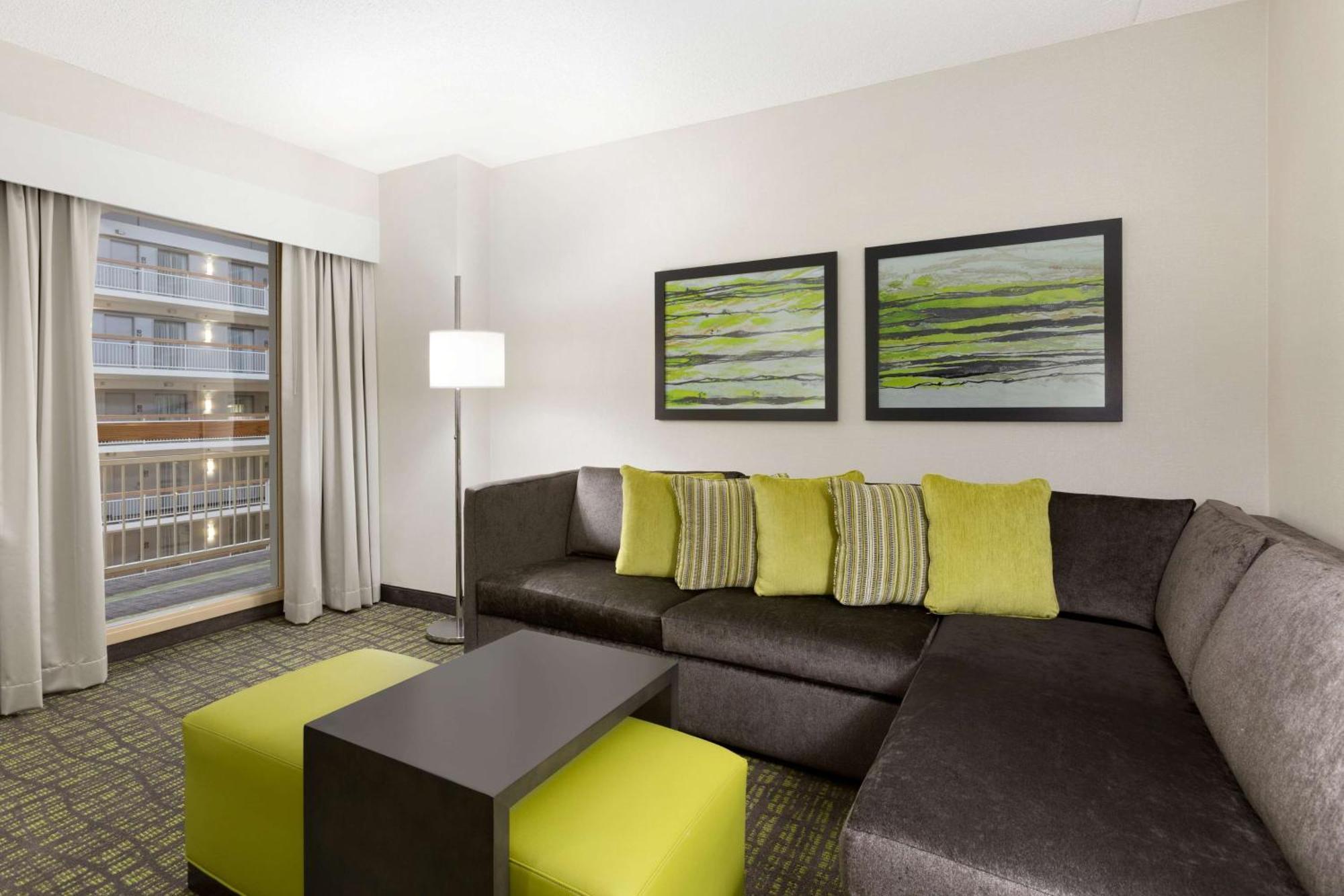 Embassy Suites Newark - Wilmington/South Dış mekan fotoğraf