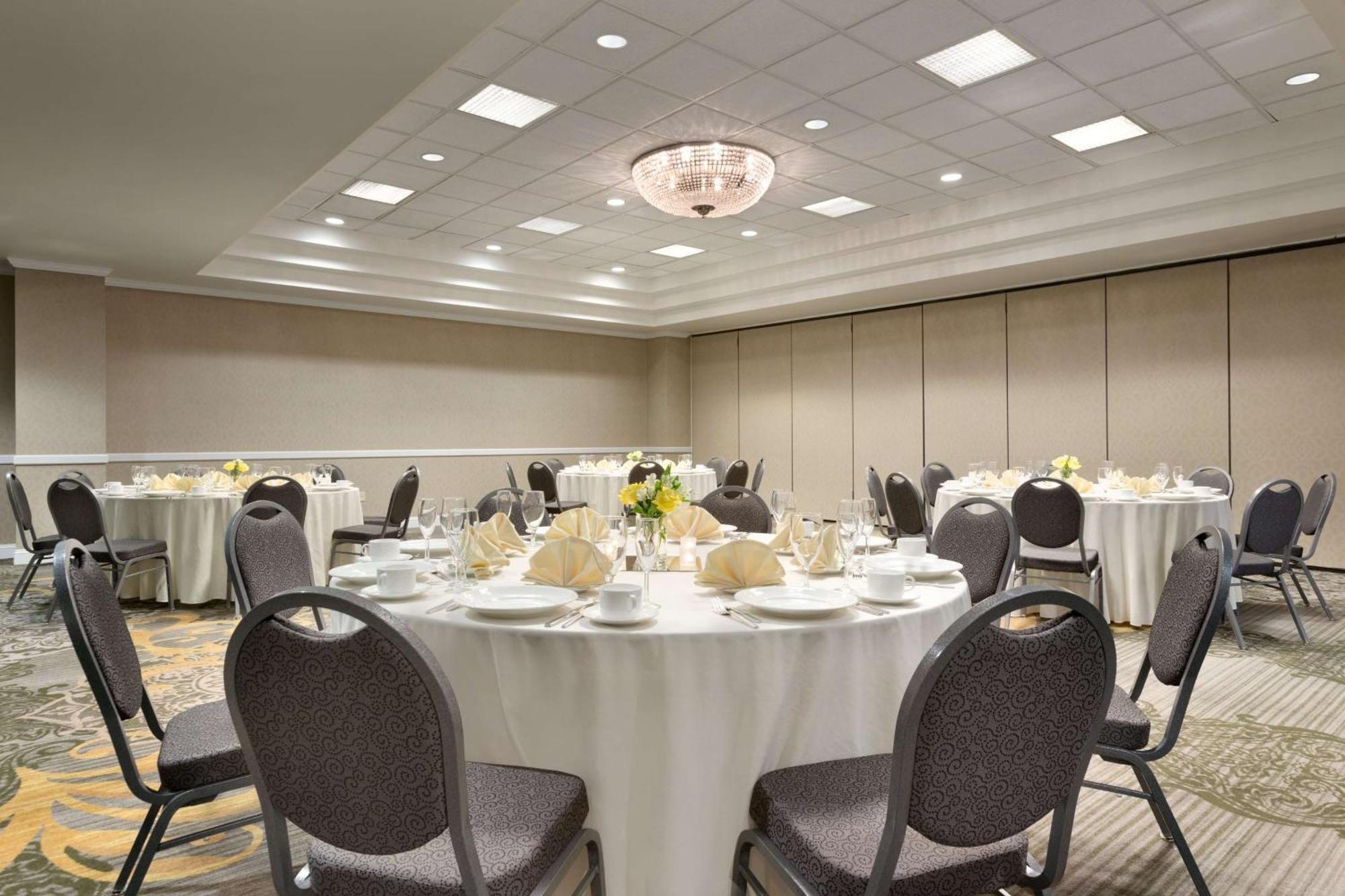 Embassy Suites Newark - Wilmington/South Dış mekan fotoğraf