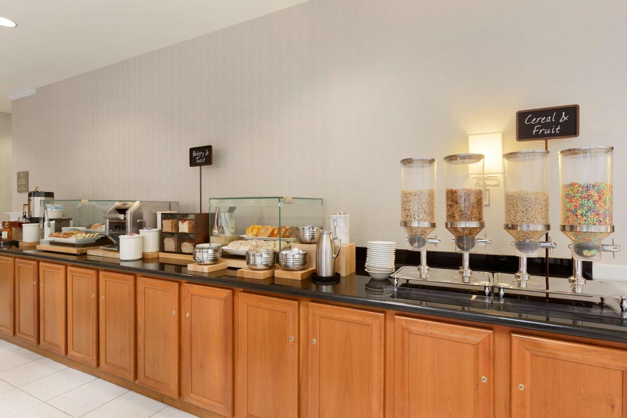 Embassy Suites Newark - Wilmington/South Dış mekan fotoğraf