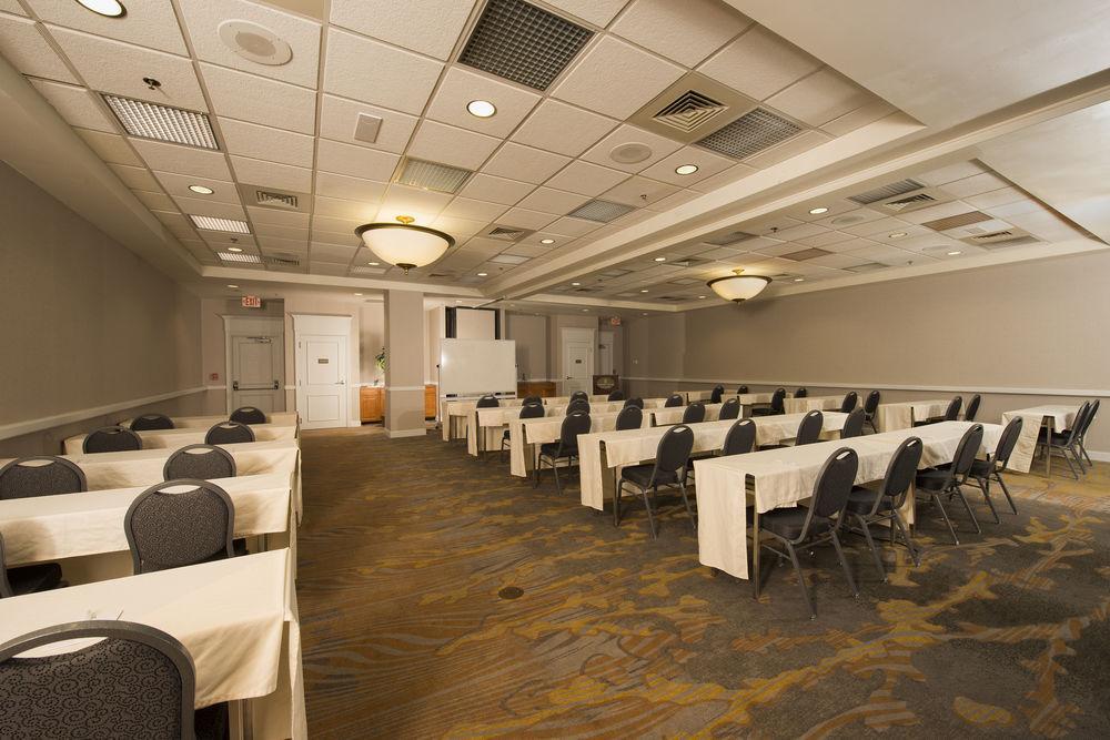 Embassy Suites Newark - Wilmington/South Dış mekan fotoğraf